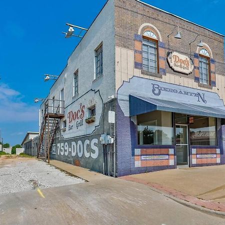 The Loft At 113 - Gateway To The North Texas Hill Country Apartment Muenster Екстериор снимка