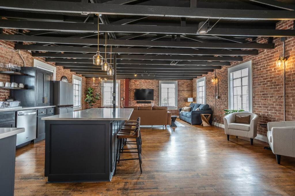 The Loft At 113 - Gateway To The North Texas Hill Country Apartment Muenster Екстериор снимка