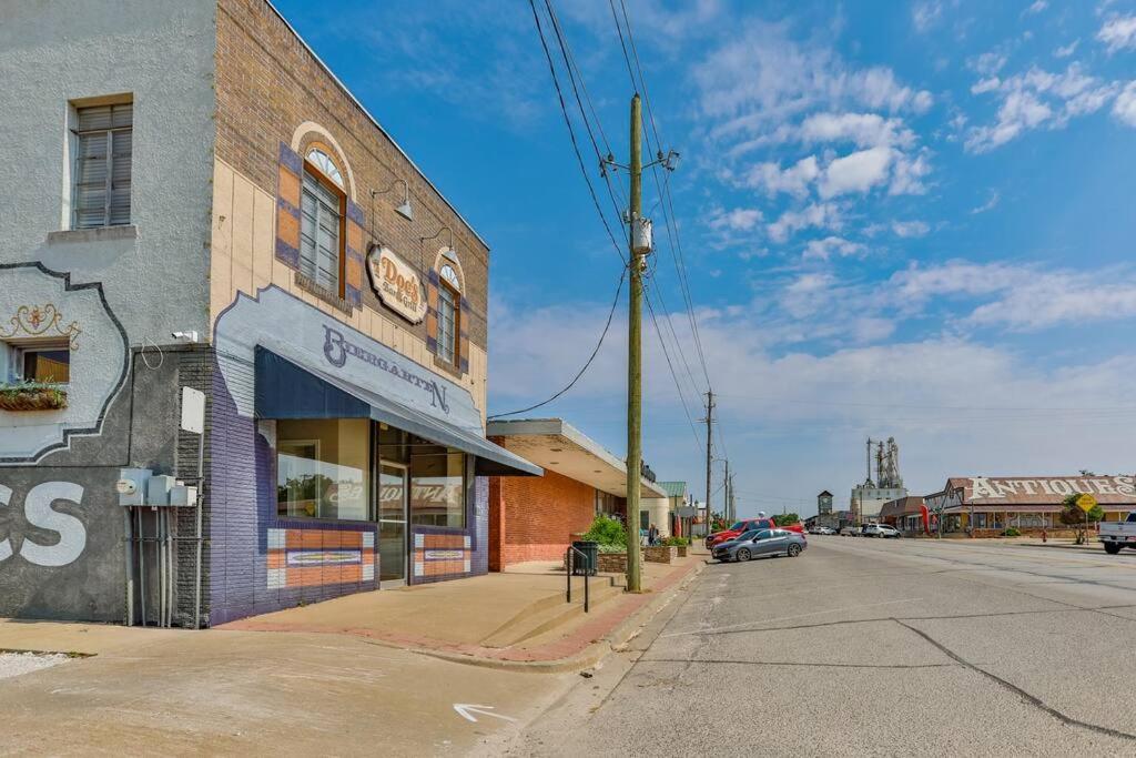 The Loft At 113 - Gateway To The North Texas Hill Country Apartment Muenster Екстериор снимка