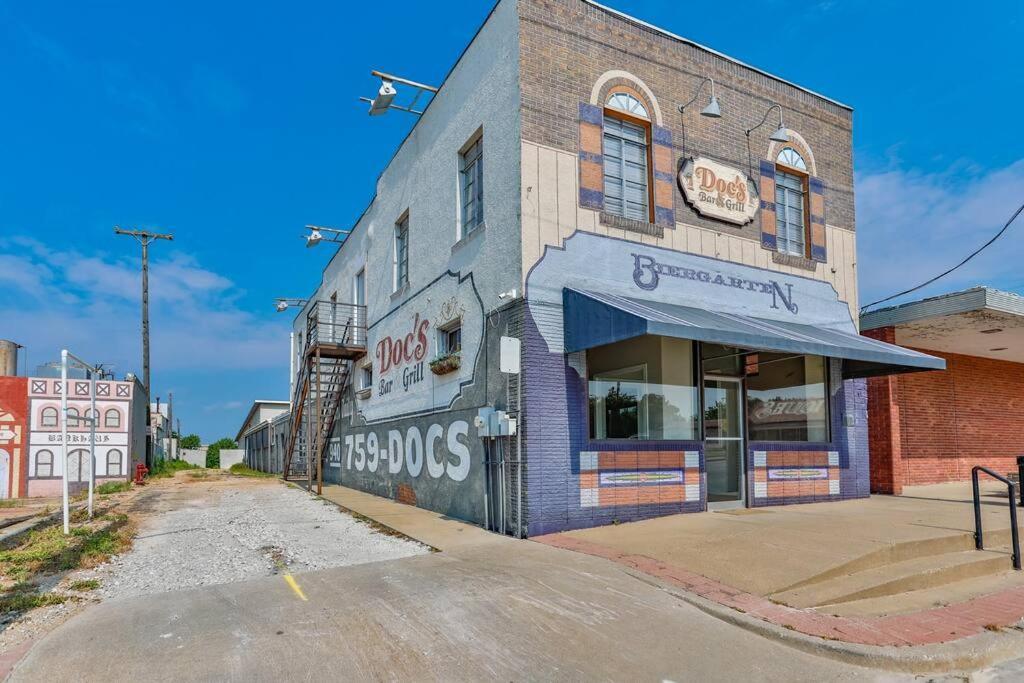 The Loft At 113 - Gateway To The North Texas Hill Country Apartment Muenster Екстериор снимка