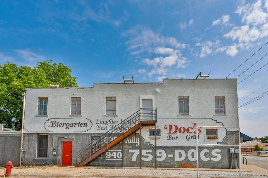 The Loft At 113 - Gateway To The North Texas Hill Country Apartment Muenster Екстериор снимка