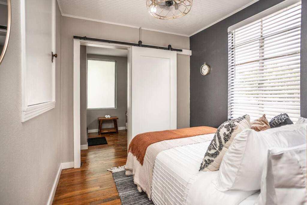 The Loft At 113 - Gateway To The North Texas Hill Country Apartment Muenster Екстериор снимка